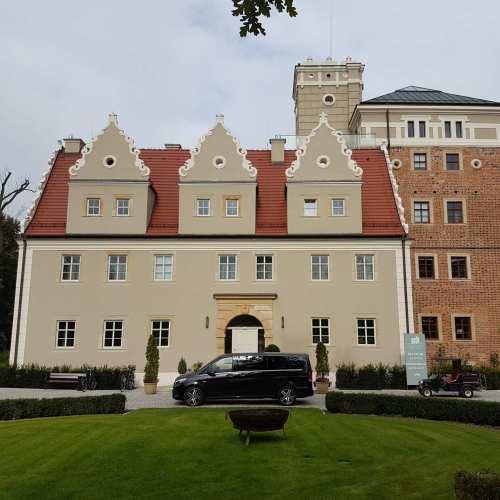 SCHLOSS TOPACZ: AUTOMOBILMUSEUM &  JAWORZYNA SILESIA: DAS INDUSTRIE- UND EISENBAHNMUSEUM